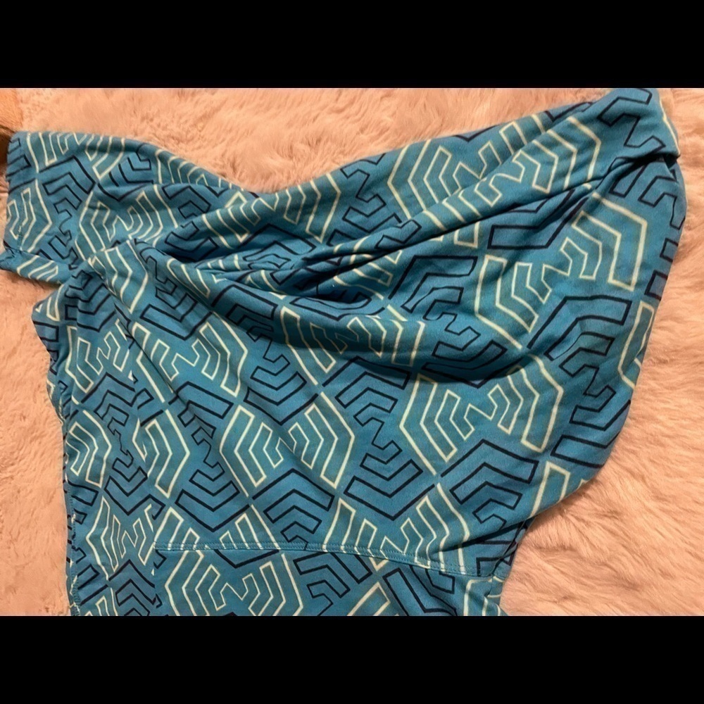 LuLaRoe Blue Arrows Design Tall Curvy One Size Leggings
Condition 8/10 no flaws - Picture 3 of 7
